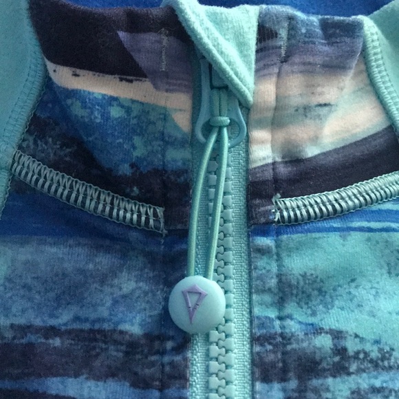 sweater - Picture 2 of 3